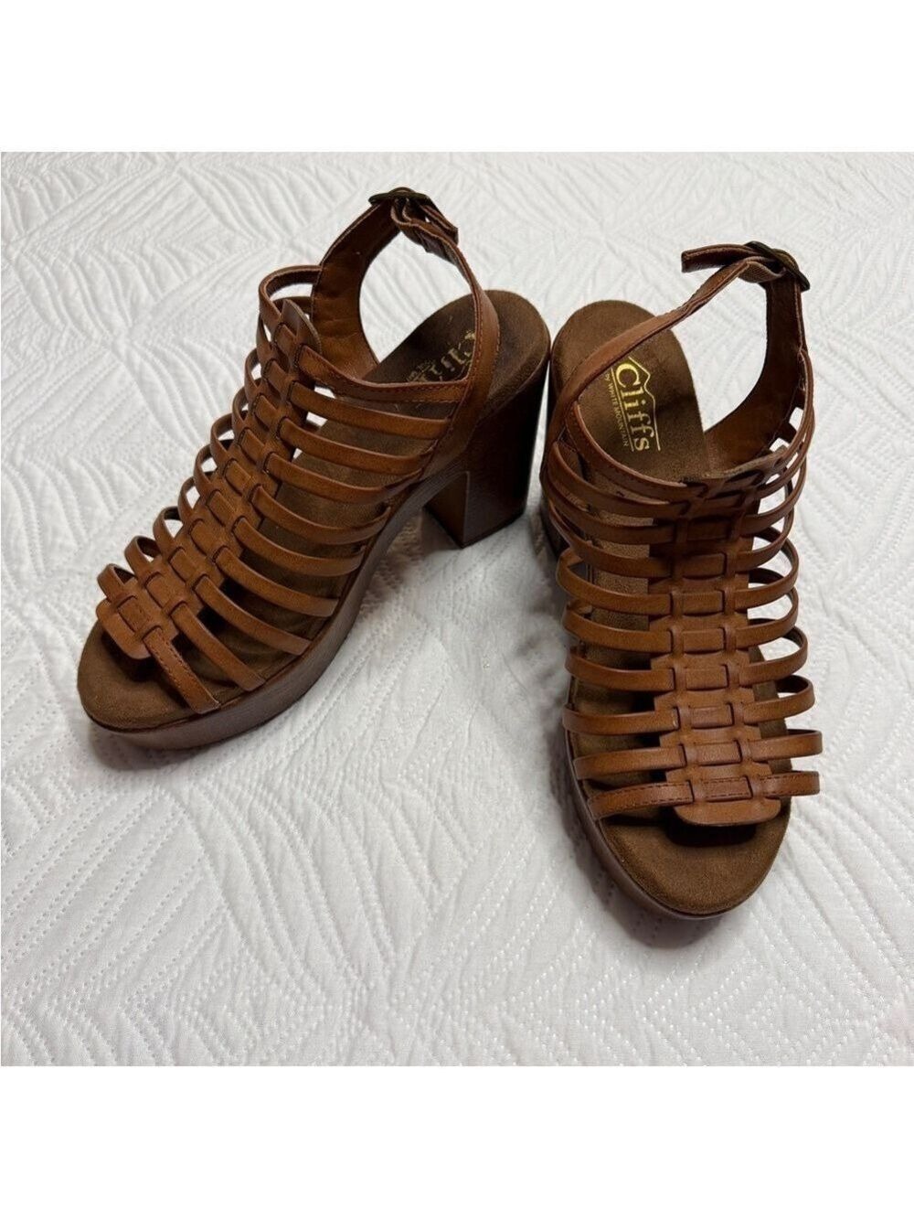 White Mtn Cliffs Women’s Brown Strappy Platform Sandals. Size 9